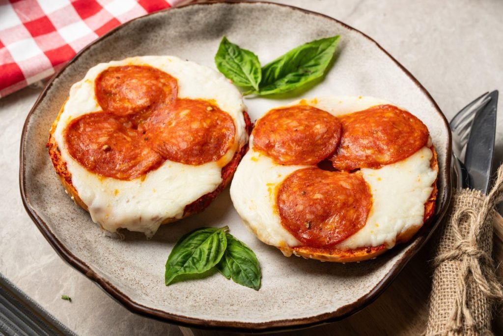 pizza bagel